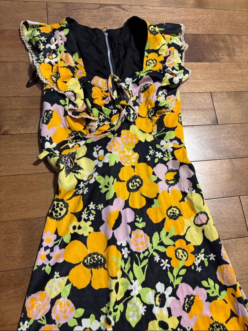 Vintage Bold Floral Maxi Dress with Keyhole Front and Umpire Waist - Picture 2 of 10